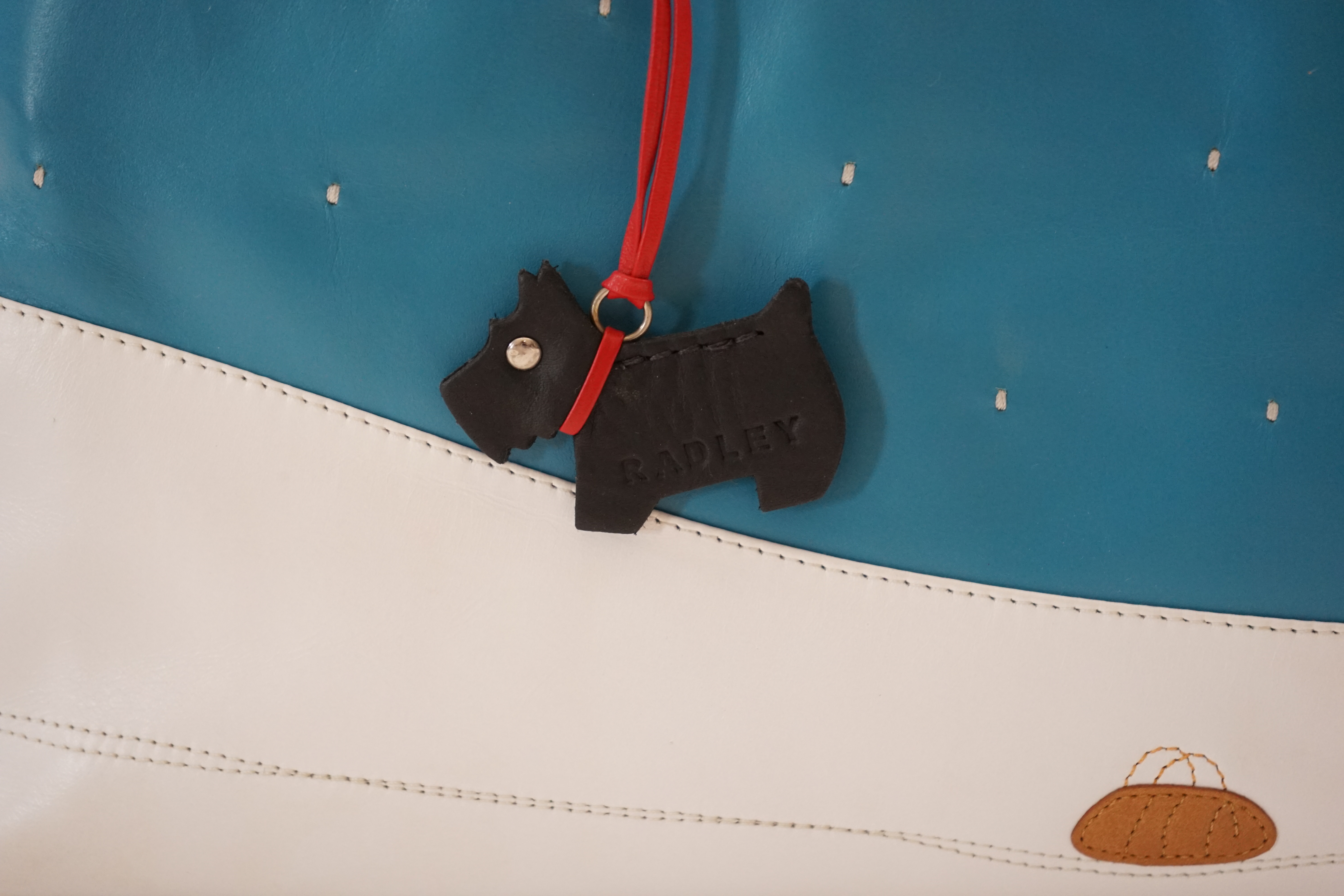 A Radley blue and white 'Explorer' leather grab handle bag 2004, width 30cm, depth 8.5cm, height 16cm